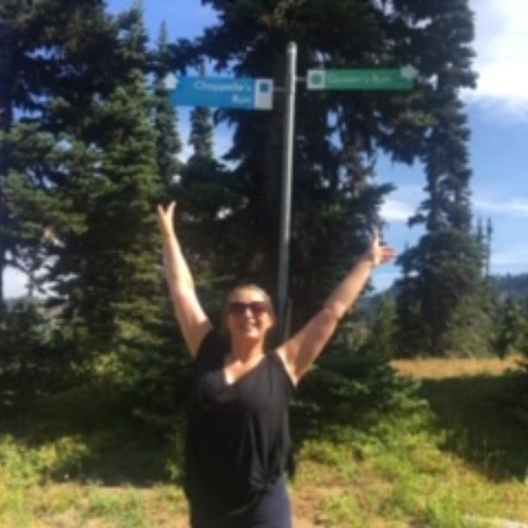 Meet your Posher, Megan - Picture 4 of 5